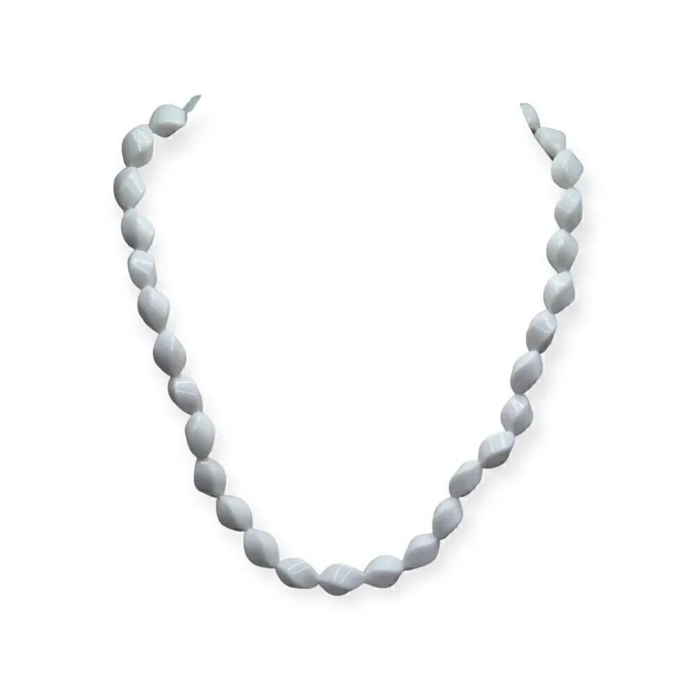 Vintage white beaded necklace white 22 inches